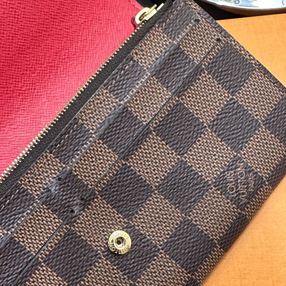 Louis Vuitton Emily wallet. Red interior - Picture 12 of 14